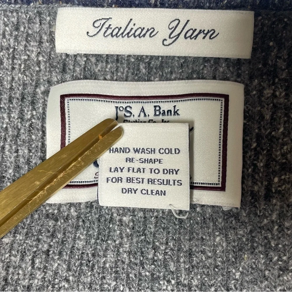 Joseph A. Bank Wool & Silk Sweater Vest Size XL 22” across chest Gray